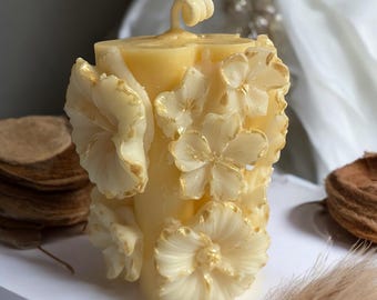 Sculpted Floral Pillar Candle – Coconut Soy, Yuzu Blossom Fragrance, Home Décor
