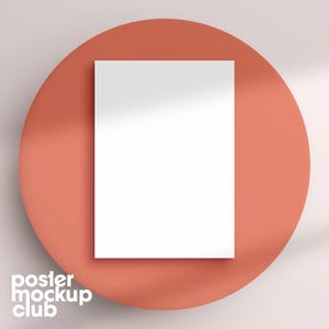 Maqueta de póster en podio circular, plantilla PSD DIN A, exhibición geométrica moderna, maqueta de estudio
