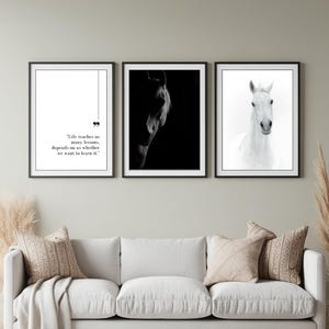 Arte de parede de cavalo preto e branco | Conjunto de 3 impressões de citações | Pôsteres de fotografia equestre | Decoração monocromática | Download instantâneo A2, A3, A4