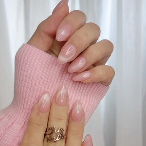 Pinkfarbene Katzenaugen-Press-On-Nägel