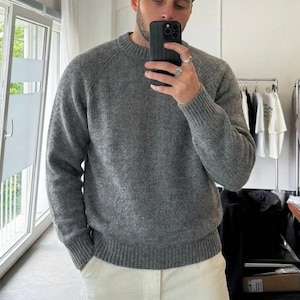 Molde em PDF para suéter masculino de tricô, modelo de suéter raglan, suéter clássico de gola redonda, modelo de suéter tricotado de cima para baixo, molde fácil de tricô em PDF.