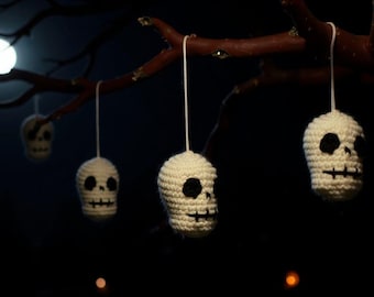 Halloween Skull Ornament Crochet Pattern – Easy Amigurumi Hanging Skull Decoration PDF Tutorial