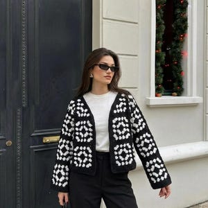 Patroon gehaakt oma vierkant vest pdf, zwart-witte trui tutorial, digitale download