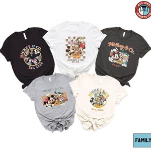 Camiseta vintage de Mickey y compañía, camiseta retro de Disney Friends, sudadera clásica de Disney, camiseta de personaje de dibujos animados de 1928, camiseta de cuello redondo de Disney de la vieja escuela