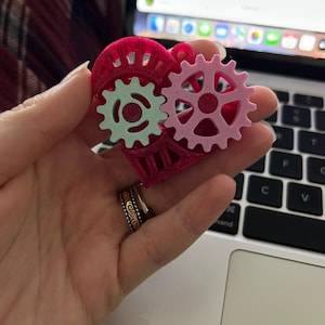 Heart Fidget Toy, Sensory Stress Relief Gift for Kids & Adults, Valentines Day Anxiety Toy, Cute Pocket-Sized Fidget, Fidget Keychain