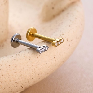 Petite puce d'oreille en titane 18 g / 16 g CZ labret • Boucle d'oreille tragus • Hélice • Cartilage • Filetage interne • Boucle d'oreille à dos plat • Cadeau pour elle