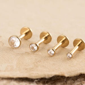 Clous d'oreilles en labret CZ avec lunette en titane 18 g / 16 g • Boucle d'oreille tragus • Hélice • Cartilage • Filetage interne • Boucle d'oreille à dos plat • Cadeau pour elle