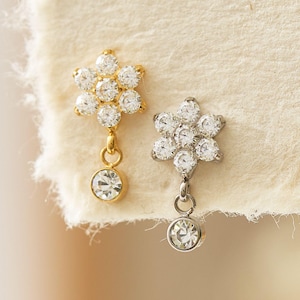 Puce d'oreille pendante en titane 18 g/16 g • Boucle d'oreille tragus • Hélice • Cartilage • Filetage interne • Boucle d'oreille à l'arrière plat • Cadeau pour elle