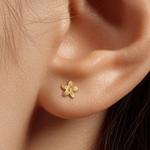 18G / 16G Titan Blumen Ohrstecker • Tragus Ohrring • Helix • Knorpel • Innengewinde • Flachrücker Ohrring • Geschenk für Sie