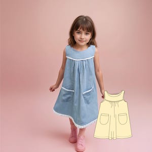 Puede incluir: Un vestido azul claro sin mangas con ribetes blancos y dos bolsillos. El vestido tiene un escote fruncido y un dobladillo ligeramente asimétrico. Un dibujo de línea de un vestido similar se muestra en amarillo.