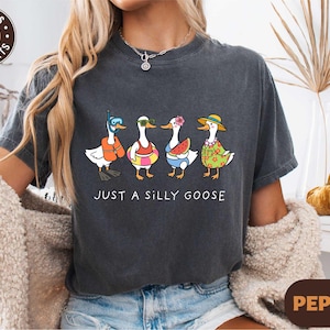Silly Goose Summer Shirt, Goose Summer Vibes T-shirt, Trendy Summer Beach Tee, Girly Summer Vacation Shirt, Funny Goose Family Sweatshirt