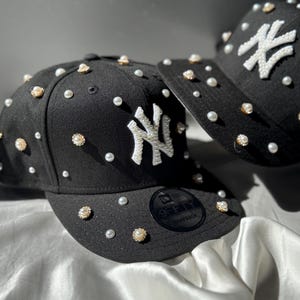 Snapback personnalisée en strass | Casquette New Era nacrée bling bling | Casquette unique pour femme et homme | Accessoire élégant pour le gameday, toutes les occasions