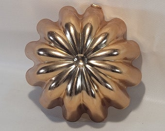 Vintage Copper Color Mold Fluted Design With Wall Hanging Hook 3-1/2 Cup Capacity