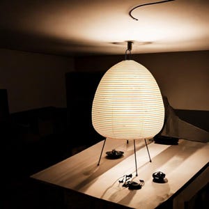 Lampada da tavolo giapponese Akari Wabi Sabi Lampada da tavolo a LED in carta di riso Lampada da scrivania minimalista per camera da letto e arredamento per la casa