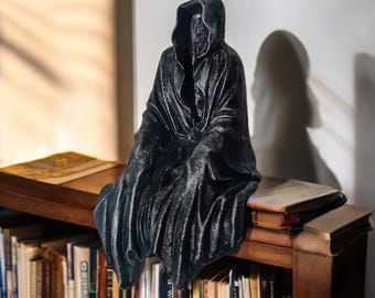 Resin Grim Reaper Statue: Faceless Gothic Halloween Decor