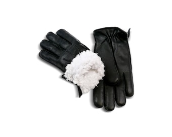 Puede incluir: Un par de guantes de cuero negro con forro blanco y esponjoso. Los guantes están sobre una superficie blanca. Los guantes parecen nuevos y sin usar. Los guantes están diseñados para el clima frío.