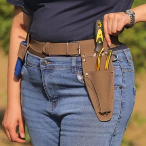 Hori Hori Leather Sheath Belt with Pruner & Scissor Pockets | Personalized Florist Tool Belt, Gardening Belt