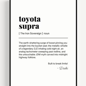 Op de afbeelding: Een rechthoekige wandkunstprint met een definitie van de Toyota Supra in woordenboekstijl. De tekst bevat de kop 'toyota supra', de omschrijving 'The Iron Sovereign' en een alinea die de prestaties van het voertuig beschrijft.