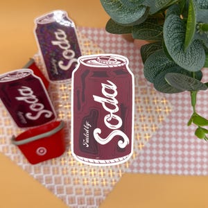 “Fueled By Soda” Aufkleber - Lustiger Laptop Aufkleber - Matt, Holographisch, Glänzend