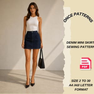 Puede incluir: Una mujer con una camiseta sin mangas blanca y una minifalda de mezclilla oscura. Sostiene un bolso negro y lleva tacones negros. La imagen incluye el texto "ONCE PATTERNS" y "DENIM MINI SKIRT SEWING PATTERN". El patrón está disponible en tallas 2 a 30.