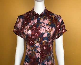 Vintage 1980s Carole Sue Pink Burgundy and Blue Short Sleeve Hawaiian Print Blouse