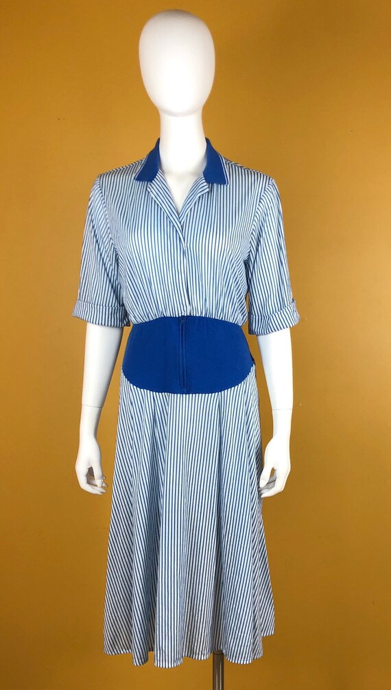 Vintage 1980s Avon Fashions Blue & White Striped V