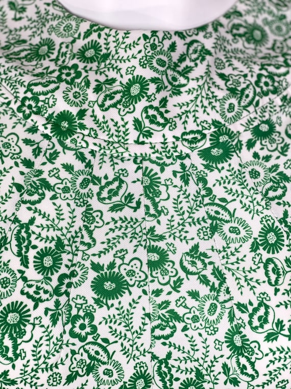 Vintage 1960s Green and White Long Sleeve Floral … - image 2