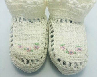 Vintage 1960s White Infant Booties Crib Shoes with Pink and Green Flower Design