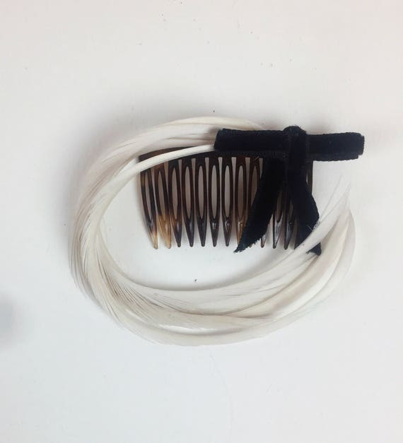 Vintage 1960s Decorative Hair Comb with White Fea… - image 1