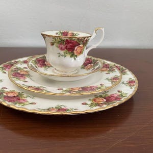 Royal Albert Old Country Roses 4X4 Piece Setting Bone China Dinnerware 16 Pieces