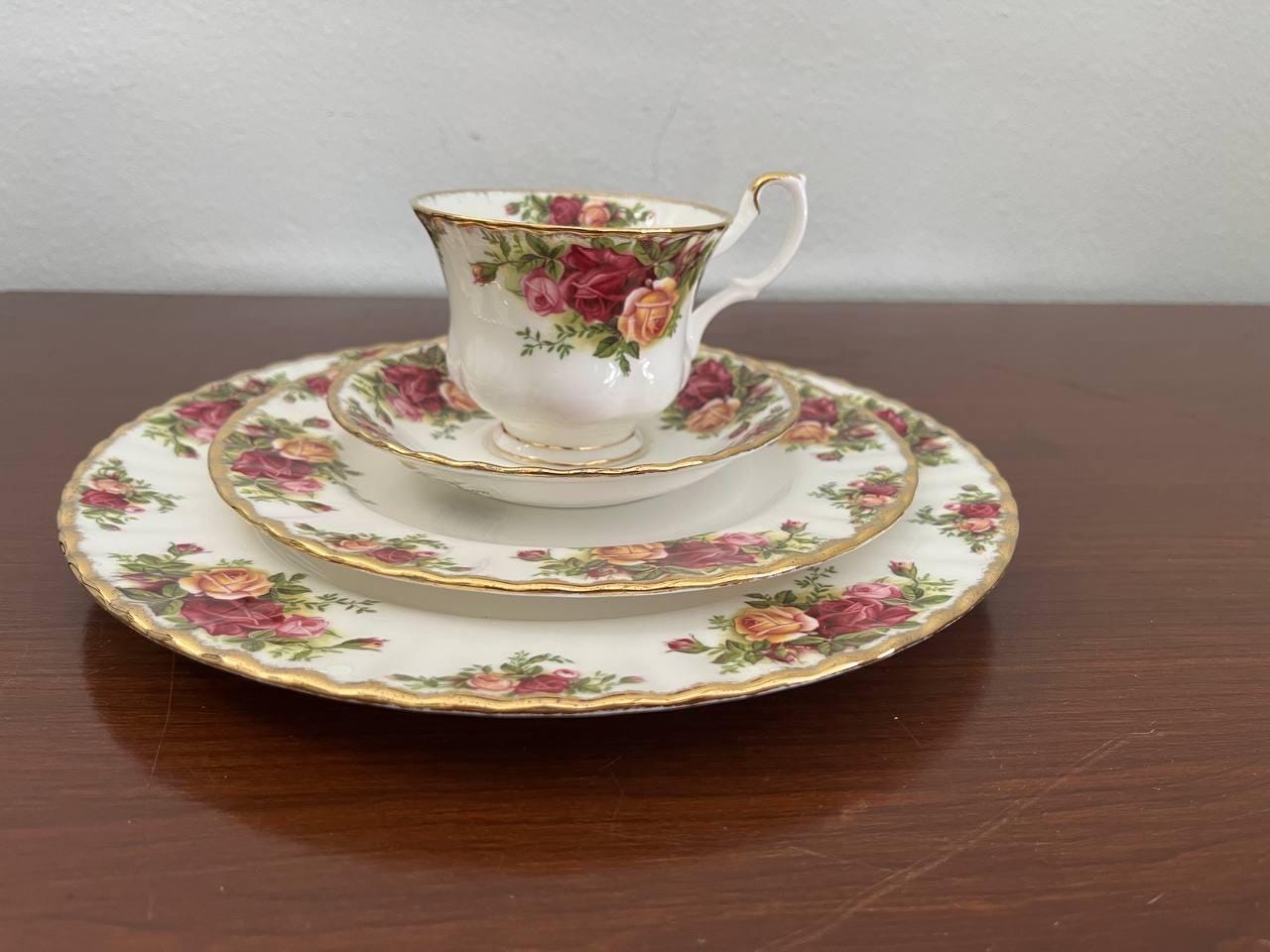 Royal Albert Old Country Roses 4X4 Piece Setting Bone China