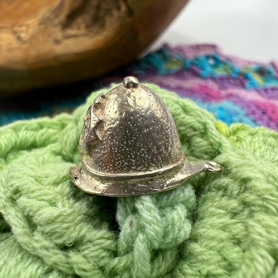 Charme Argent Sterling Vintage - Casque De Policier Anglais (Bobby) - 1,3 G - 1,2 Cm