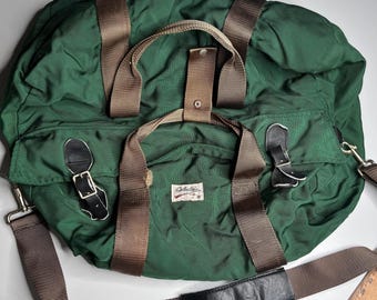 Vintage Cabela's Green Nylon 20" Duffle Bag Soft Case Adjustable Straps Travel