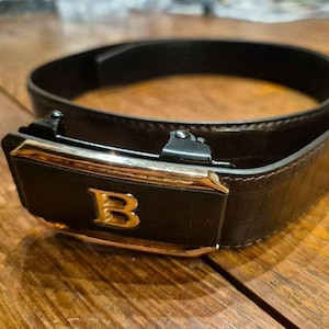 Cinturón de piel con estampado de cocodrilo para hombre con letra B y estilo elegante para un look informal de negocios Elegante Sólido Vintage Cómodo Resistente