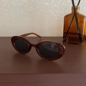 Retro-Sonnenbrille in Braun mit ovalem Rahmen im Schildpatt-Stil, modische Sonnenbrille im Vintage-Look mit UV-Schutz