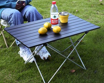Mesa de camping plegable portátil, mesa de exterior ligera de aluminio para picnic, senderismo, viajes y playa, compacta y de fácil montaje.