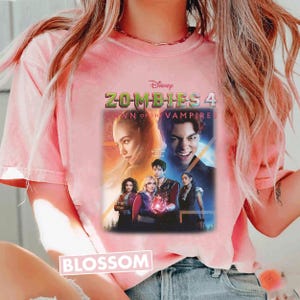 Disney Channel Zombies 4 Tee, shirt Zed Addison Victor Nova, ontwerp Disneyland familie-uitstapje, zombiefilmposter 2025, retro jaren 90 geïnspireerd