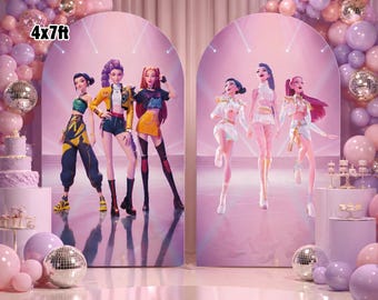 Sfondo Kpop Demon Hunters Arch 2 – Decorazione per compleanno con ragazza sul palco rosa (122 x 213 cm, download immediato)