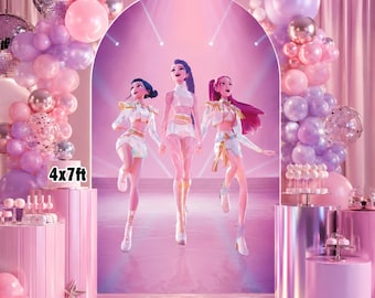Sfondo ad arco Kpop Demon Hunters – Decorazione per compleanno con ragazza sul palco rosa (122 x 213 cm, download immediato)