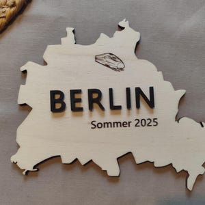 Personalisierter Reisegutschein aus Holz / Berlin / Städtetrip / Kurztrip / Geschenk / Geschenkidee / Geburtstag / Hochzeitstag / Magnet