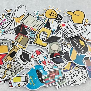 Stickerpakket afstuderen doodle | 50 stuks waterdichte cartoonvinylstickers | DIY-scrapbooking en cadeaudecoratie