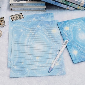 Papierset met blauwe vloeiende sterren | Waterrimpeling briefpapier met enveloppen | Hoogwaardig handgeschreven briefpapier voor cadeaus