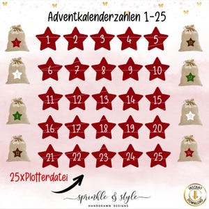 Może przedstawiać: Projekt kalendarza adwentowego z czerwonymi gwiazdkami z numerami od 1 do 25, którym towarzyszą małe worki jutowe z pasującymi numerami. Tekst "Adventkalenderzahlen 1-25" znajduje się na górze. Projekt zawiera tekst "25xPlotterdatei" i logo "sprinkle & style".