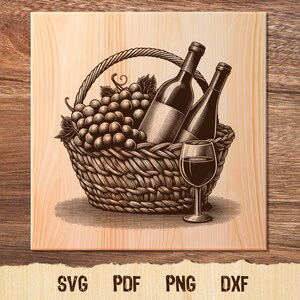 Könnte beinhalten: Ein Weidenkorb gefüllt mit Trauben und zwei Flaschen Wein, mit einem Glas Wein vor dem Korb.