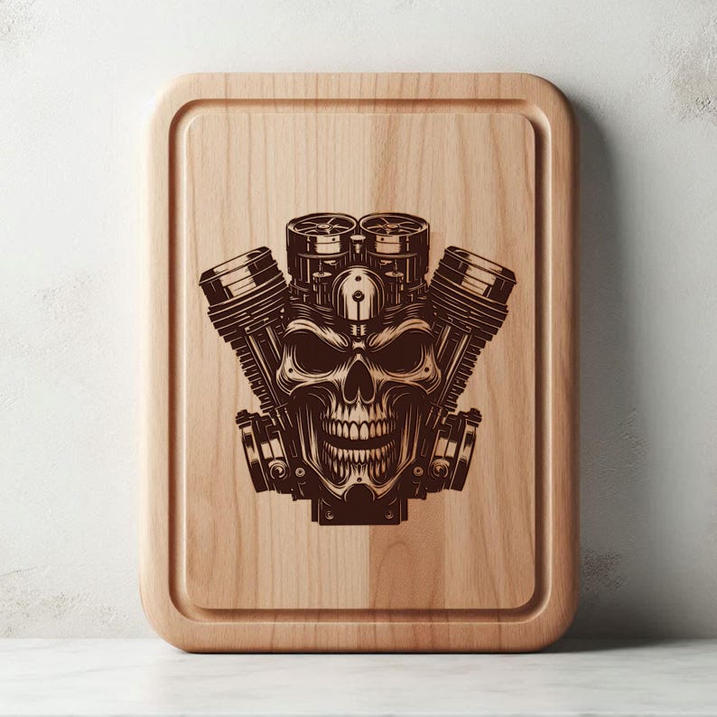 Peut inclure: Une planche &agrave; d&eacute;couper en bois avec un motif grav&eacute; au laser d'un cr&acirc;ne avec un moteur de moto &agrave; l'int&eacute;rieur. Le cr&acirc;ne est d&eacute;taill&eacute; avec des dents et un sourire.