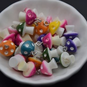 12 Resin Pilz Charms Ohrring Halskette Armband Perlen Anhänger DIY Schmuck Niedlich Decoden Pilz Cabochon Schlüsselanhänger Zubehör 16x11mm