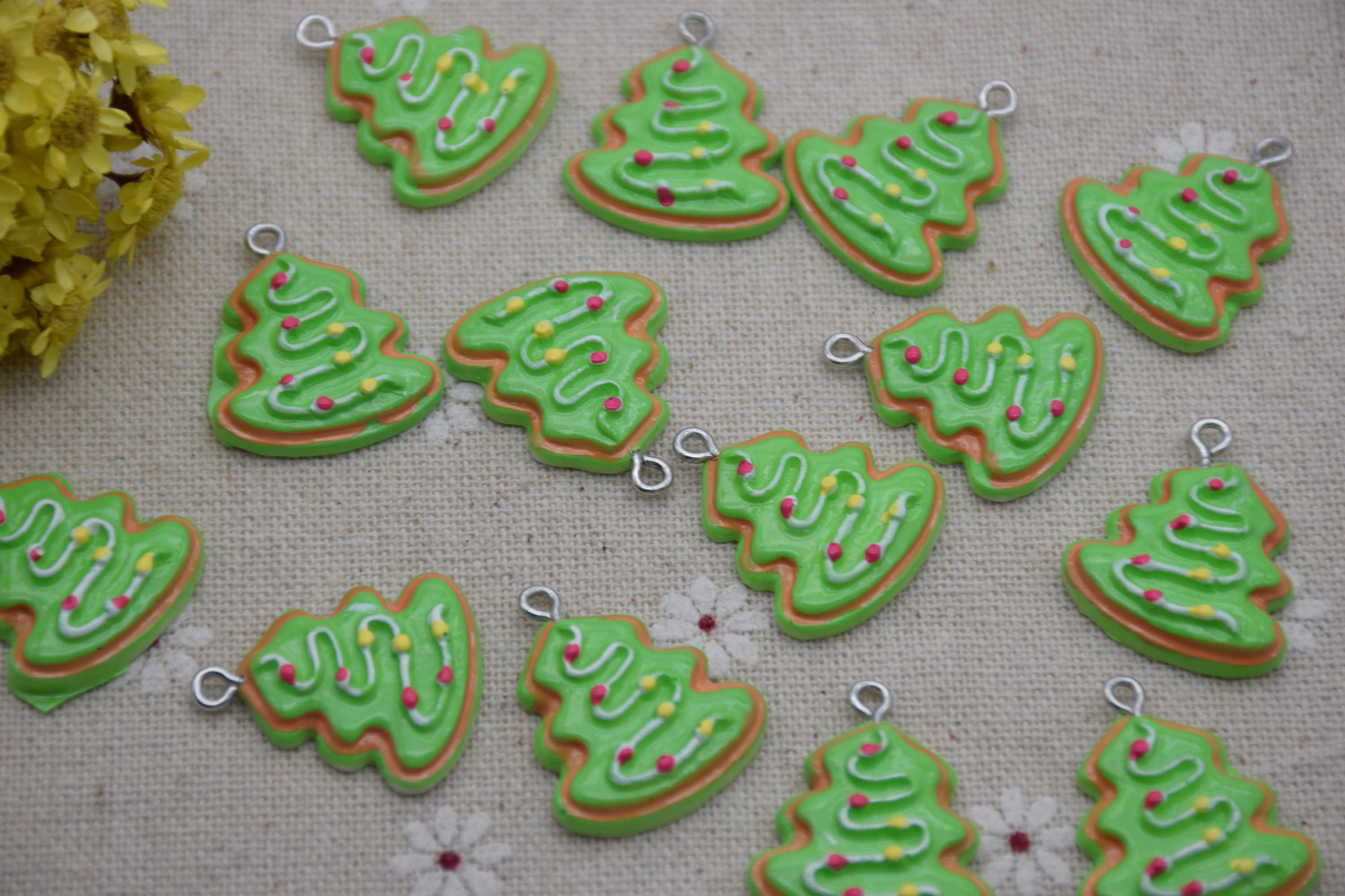 12 Resin Tree Charms Earring Necklace Bracelet Bead Pendants DIY Jewelry Cute Decoden Christmas Tree Cabochon Keychain Accessories 25x21mm