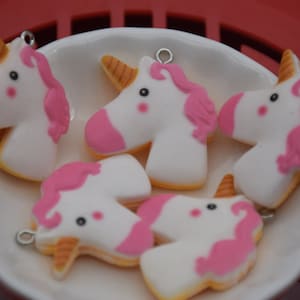 12 Resin Adorable Unicorn Charms Earring Necklace Bracelet Bead Pendants DIY Jewelry Decoden Animal Cabochon Keychain Accessories 31x27mm
