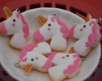 12 Resin Adorable Unicorn Charms Earring Necklace Bracelet Bead Pendants DIY Jewelry Decoden Animal Cabochon Keychain Accessories 31x27mm