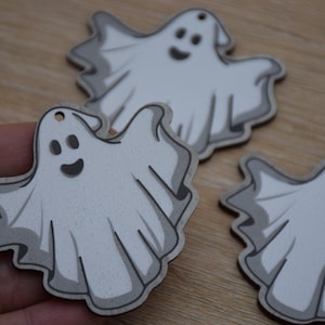 木製イヤリング ブランク、ゴーストプリント ハロウィンイヤリング、レーザーカット 天然木製イヤリング、DIY ジュエリーアクセサリーチャーム、木製ドロップダングルペンダント